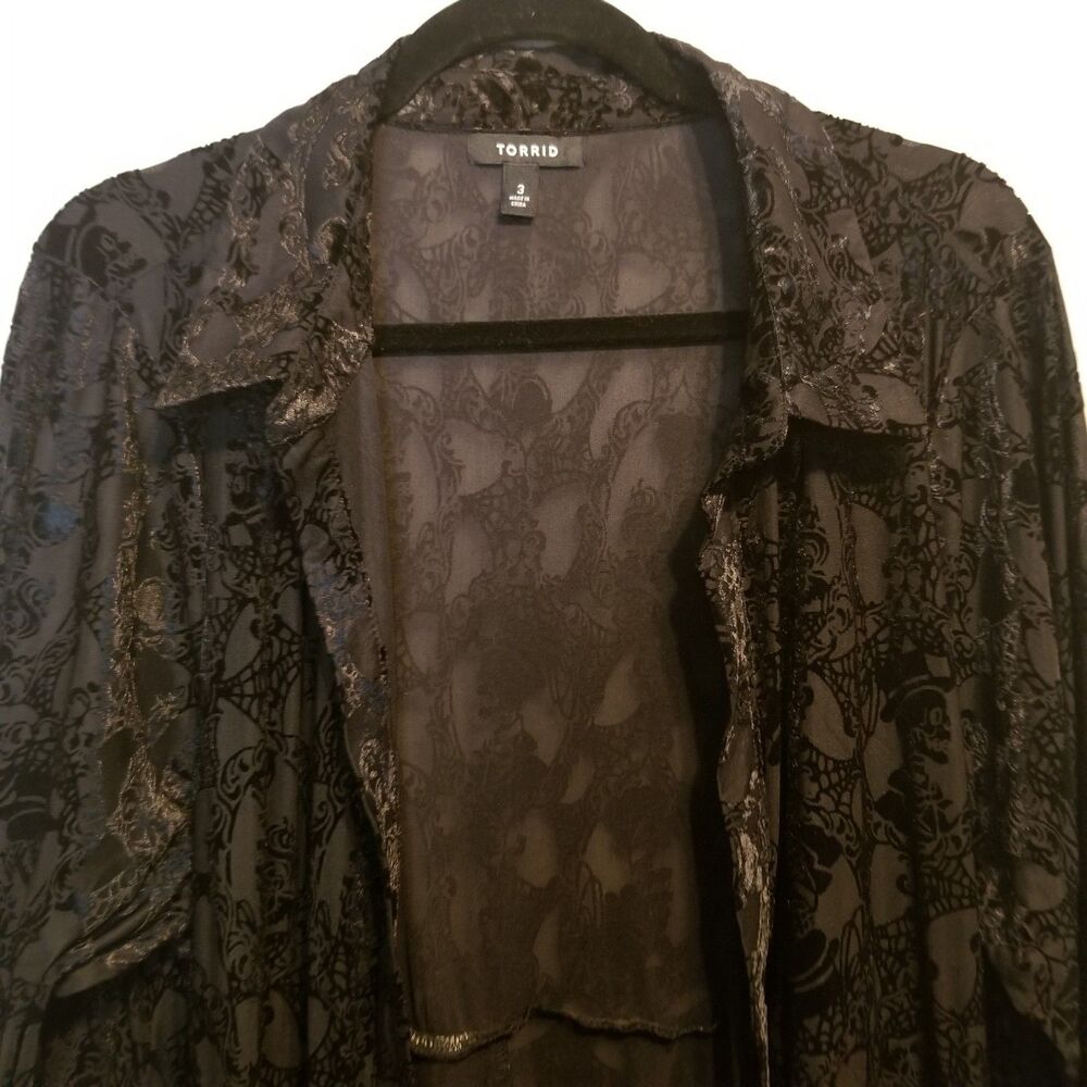 Torrid 3 (3X) Cardigan Velvet Burnout Skull Duster Open Front Black Whimsigoth - Picture 4 of 11